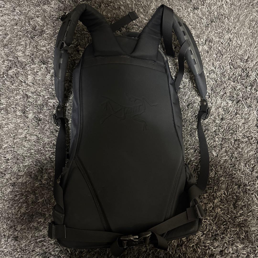 ARC'TERYX ブラック　バックパック　アークテリクス　アロー22 黒