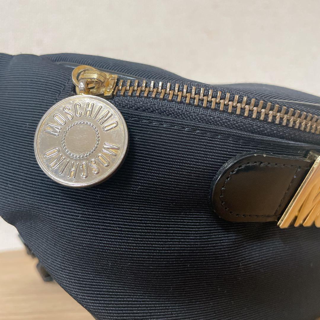 美品　希少　MOSCHINO モスキーノ　ボディバッグ 黒　ゴールド　ビッグロゴ