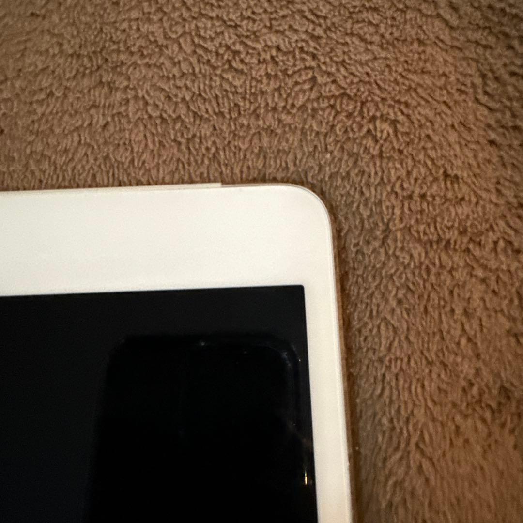 n*y様 Apple iPad mini4 セルラー64Gゴールド