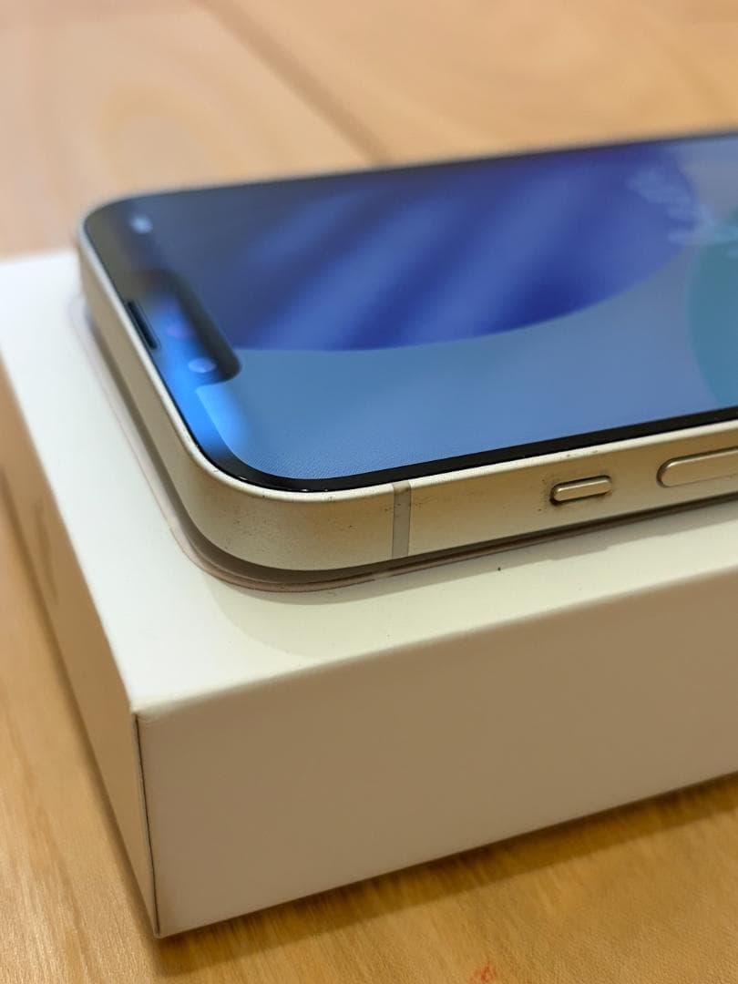 iPhone 13 スターライト 128GB SIMフリー　箱・充電ケーブル付き