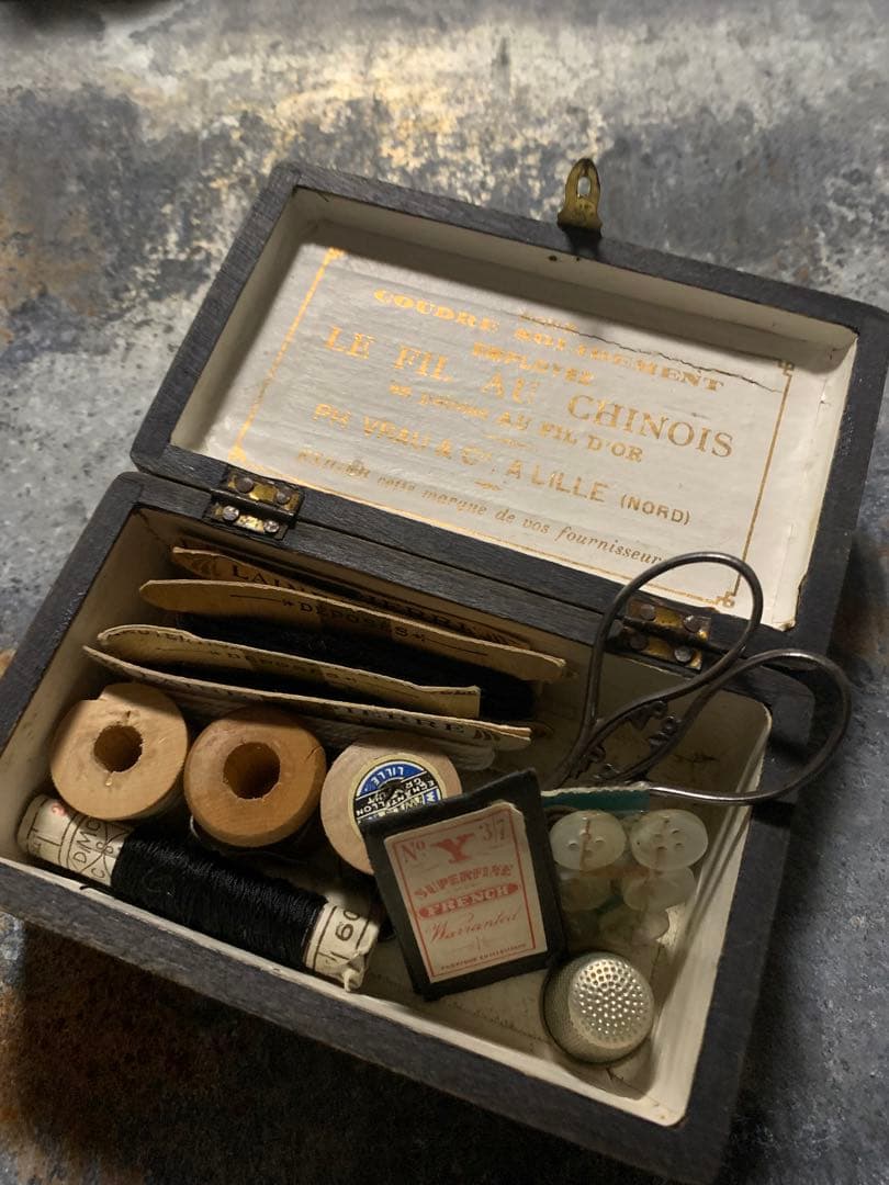 Ｄ.フランスアンティーク 糸メーカーの木箱と裁縫セット