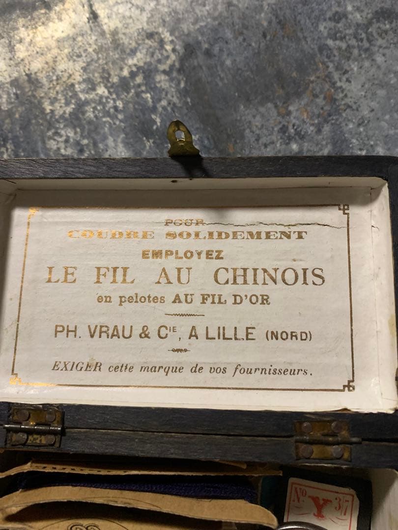 Ｄ.フランスアンティーク 糸メーカーの木箱と裁縫セット