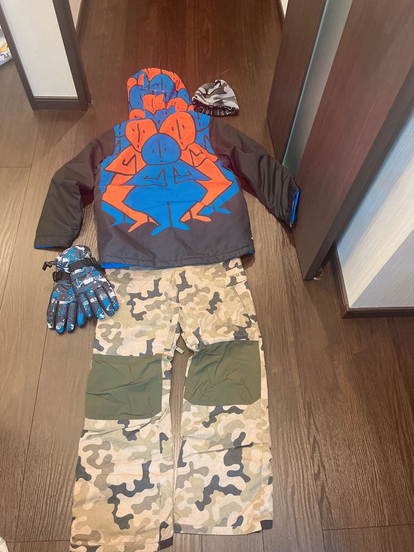 子ども用スキーウェアセット（ジャケット、パンツ、手袋、帽子）