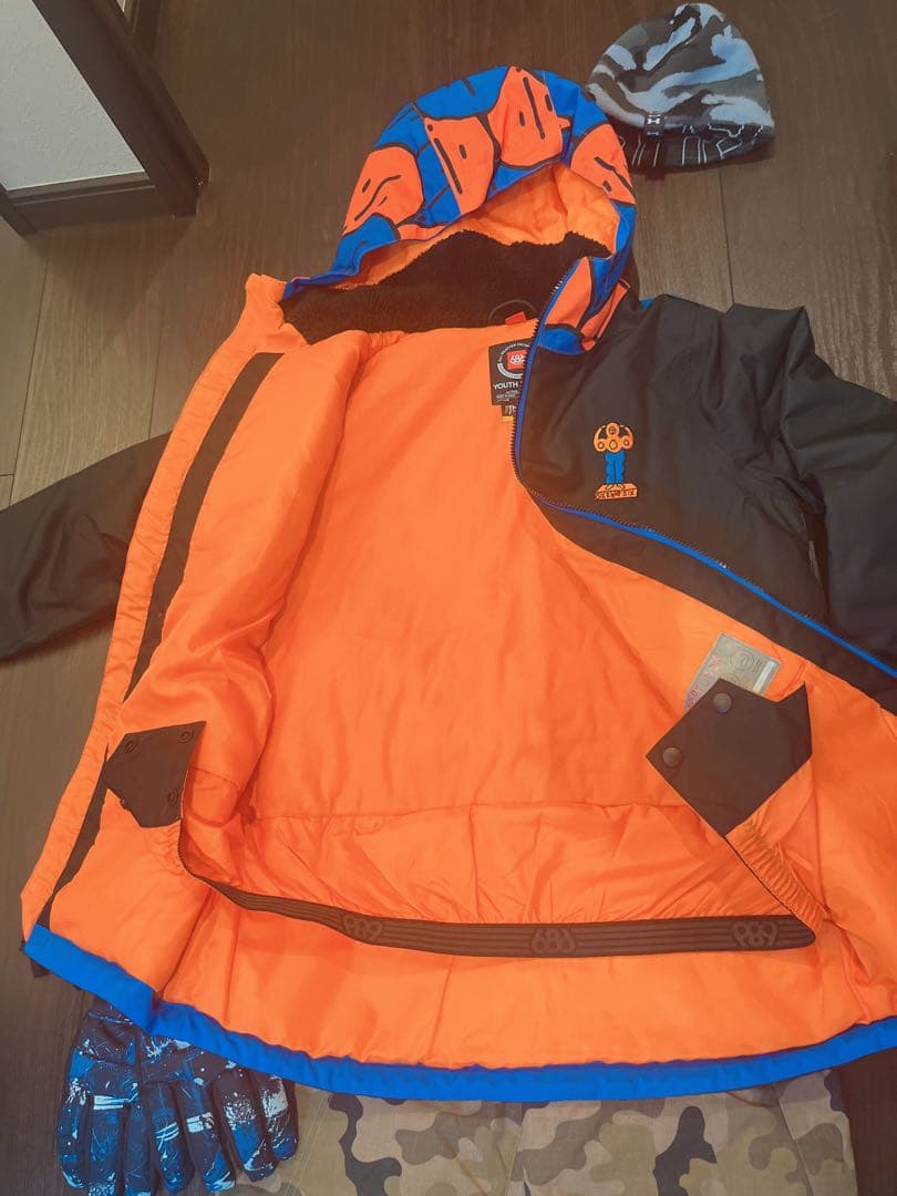 子ども用スキーウェアセット（ジャケット、パンツ、手袋、帽子）