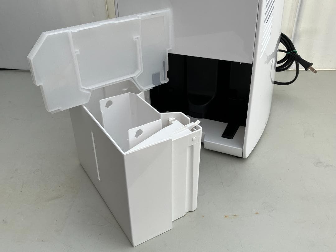 ★美品★アイリスオーヤマ　除湿機 コンプレッサー式 IJC-J56-W　21年