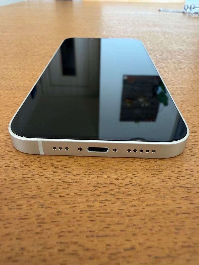 Apple iPhone 13 ホワイト カメラガラス割れ