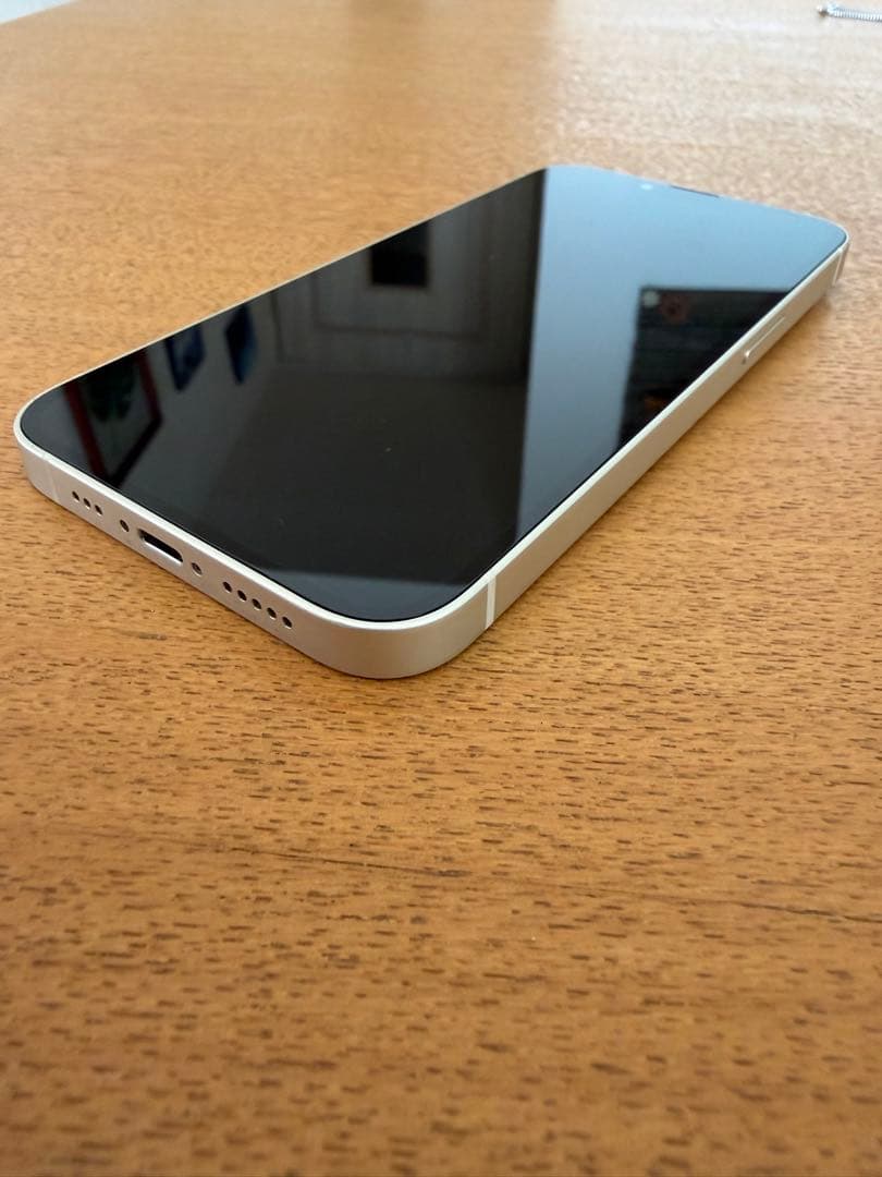 Apple iPhone 13 ホワイト カメラガラス割れ