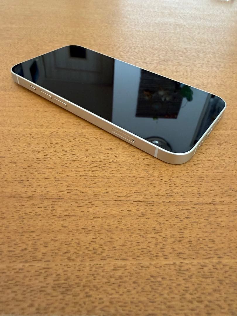 Apple iPhone 13 ホワイト カメラガラス割れ