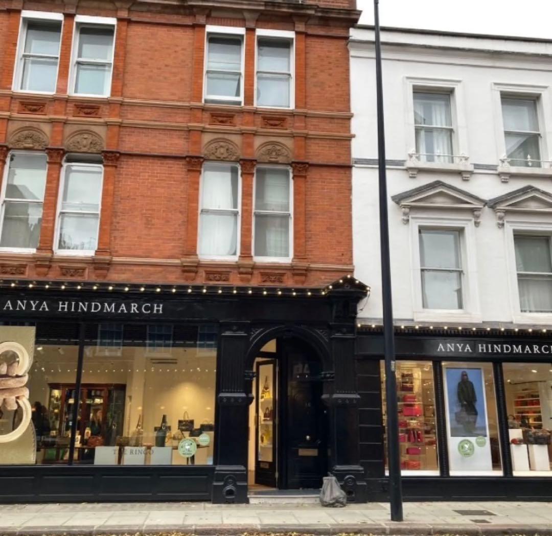 ANYA HINDMARCH アニヤハインドマーチ ユニバーサルバッグ　イギリス