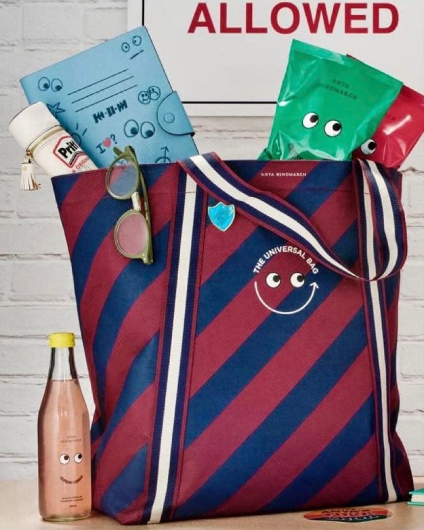 ANYA HINDMARCH アニヤハインドマーチ ユニバーサルバッグ　イギリス