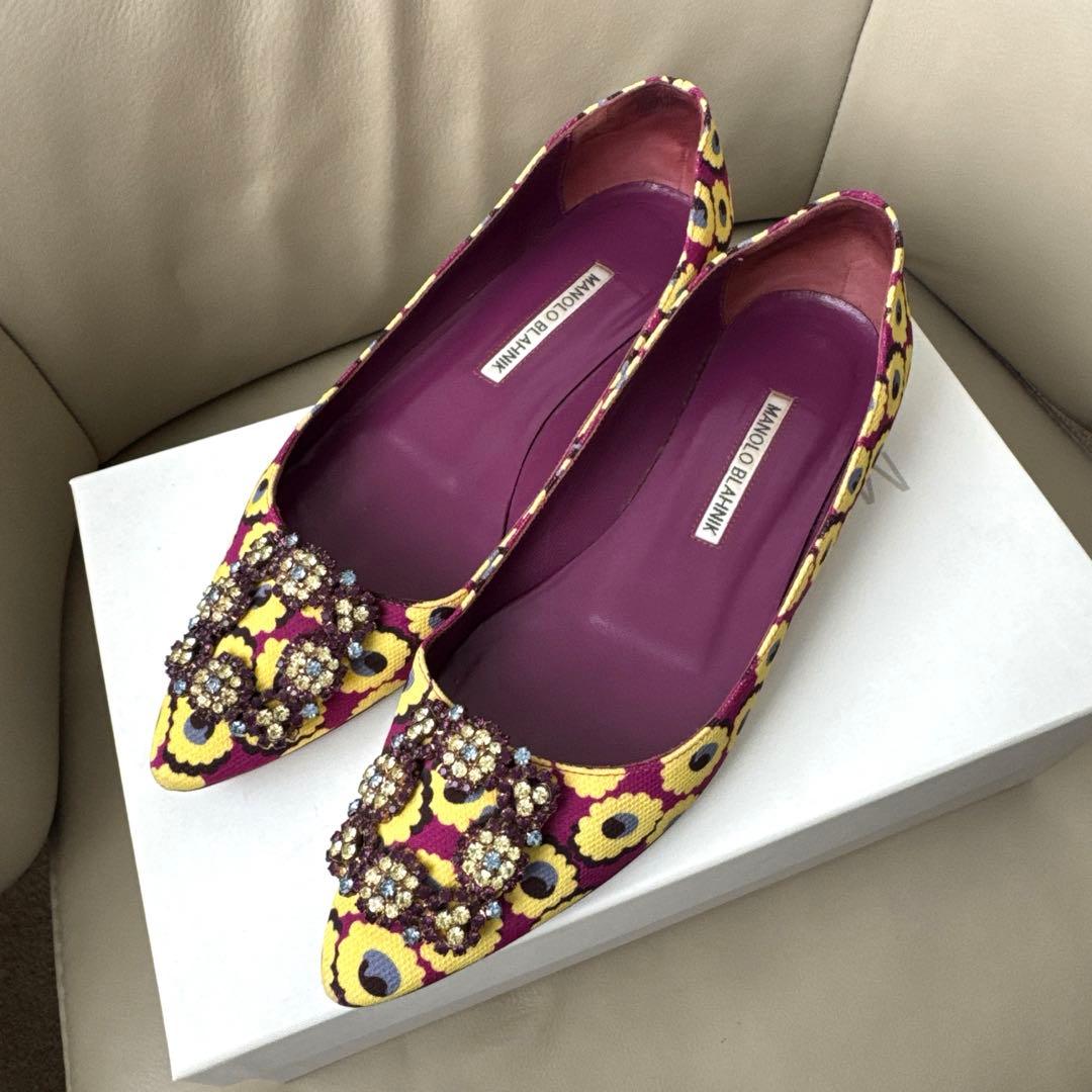 MANOLO BLAHNIK マノロブラニク　ビジューパンプス