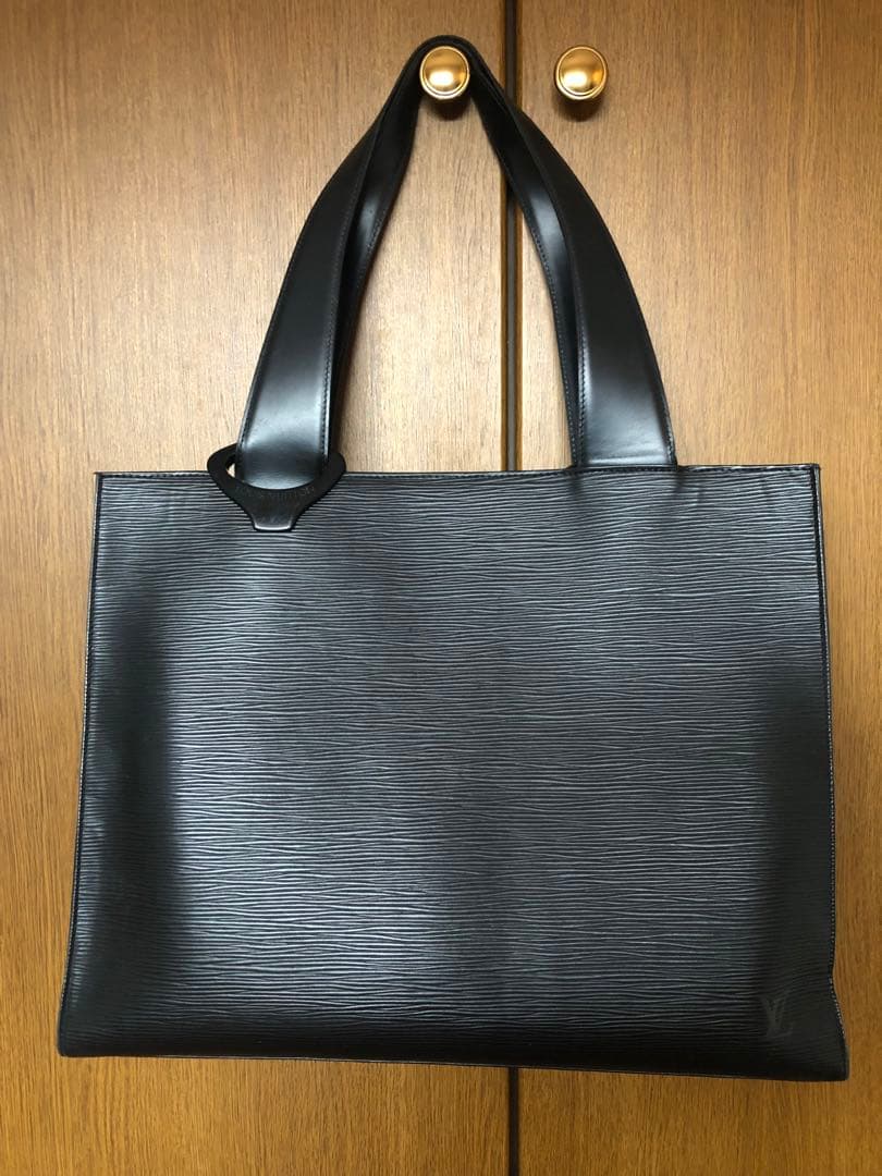 エピレザー ブラック トートバッグ LV