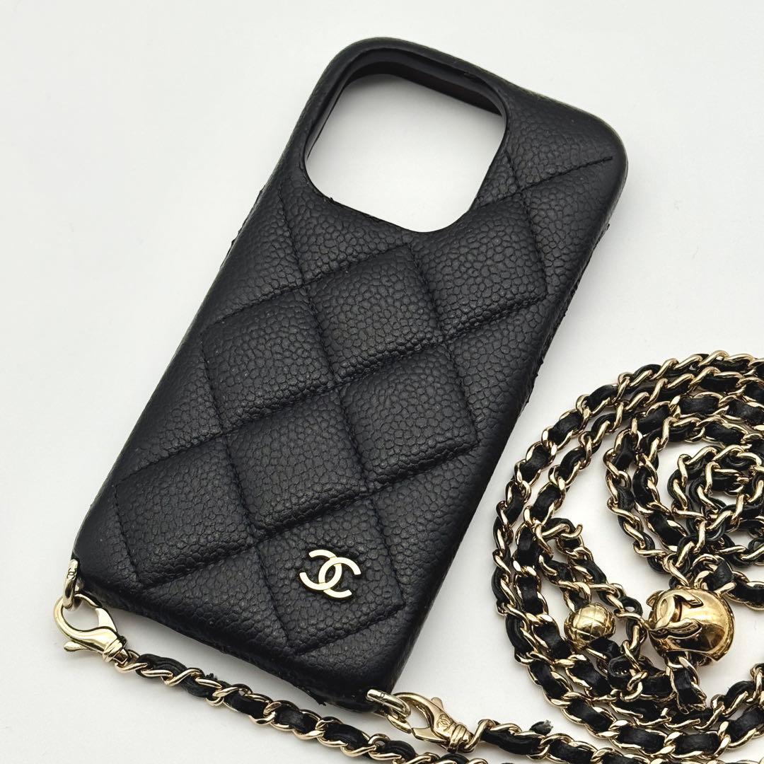 CHANEL キャビアスキン iPhone 15 Pro ケース レザーチェーン