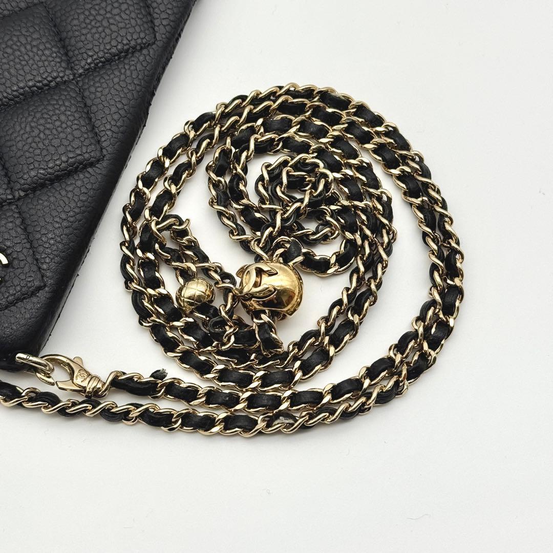 CHANEL キャビアスキン iPhone 15 Pro ケース レザーチェーン