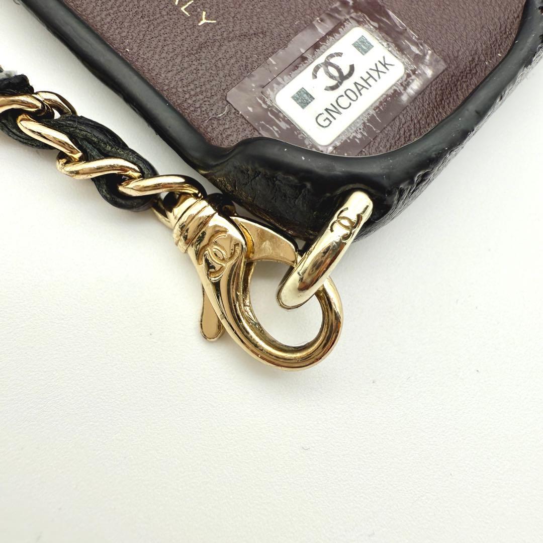 CHANEL キャビアスキン iPhone 15 Pro ケース レザーチェーン