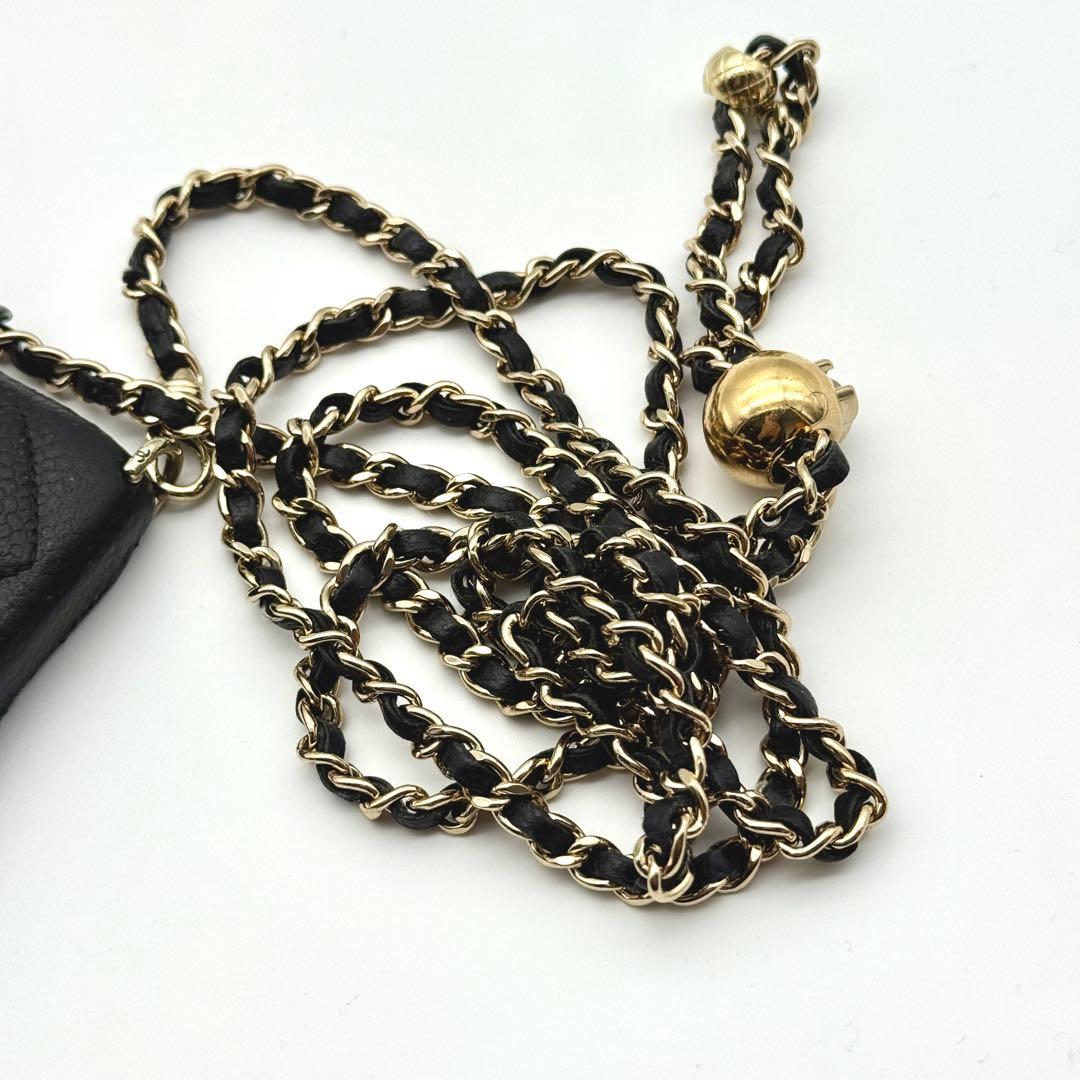 CHANEL キャビアスキン iPhone 15 Pro ケース レザーチェーン