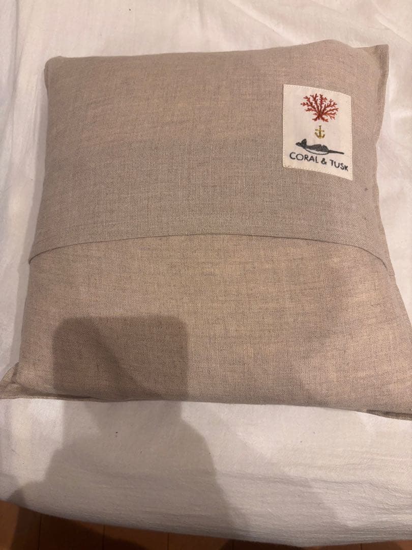 【最終値下げ】猫の刺繍クッションカバー CORAL & TUSK