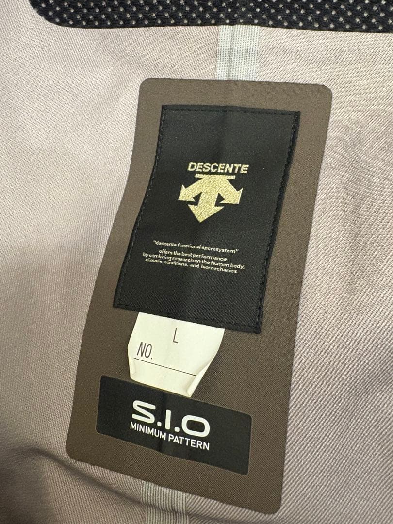 デサント　スキーウェア　2023-24支給品　ゴールドエンブレム 上下セット