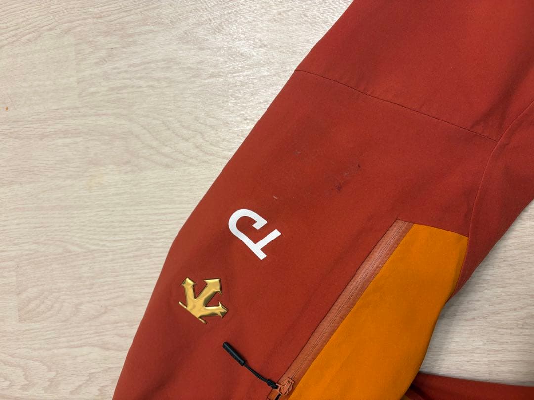 デサント　スキーウェア　2023-24支給品　ゴールドエンブレム 上下セット