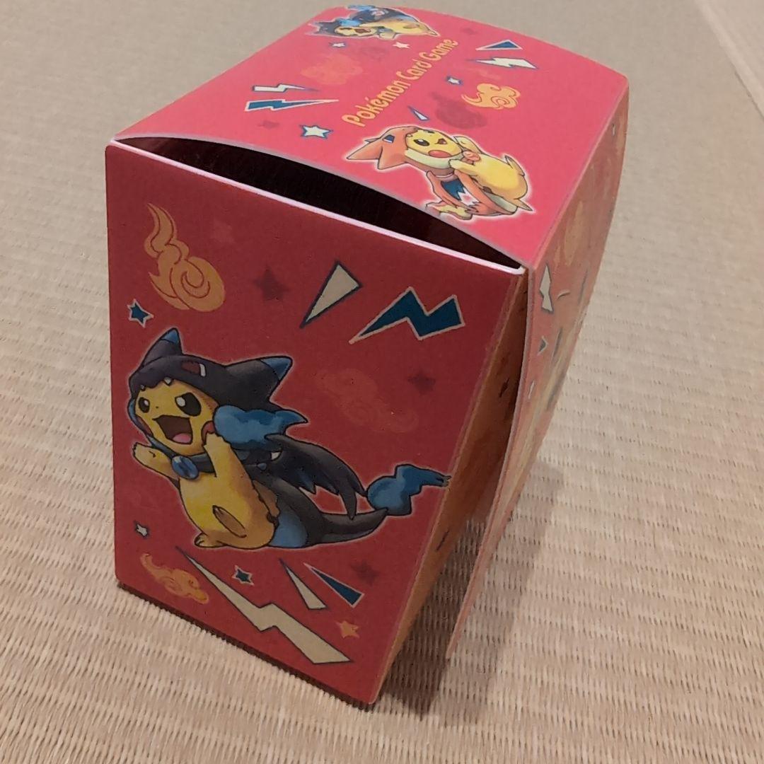 メガリザードンYのポンチョを着たピカチュウ　デッキケース　スリーブ