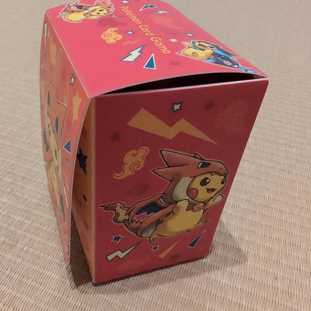 メガリザードンYのポンチョを着たピカチュウ　デッキケース　スリーブ