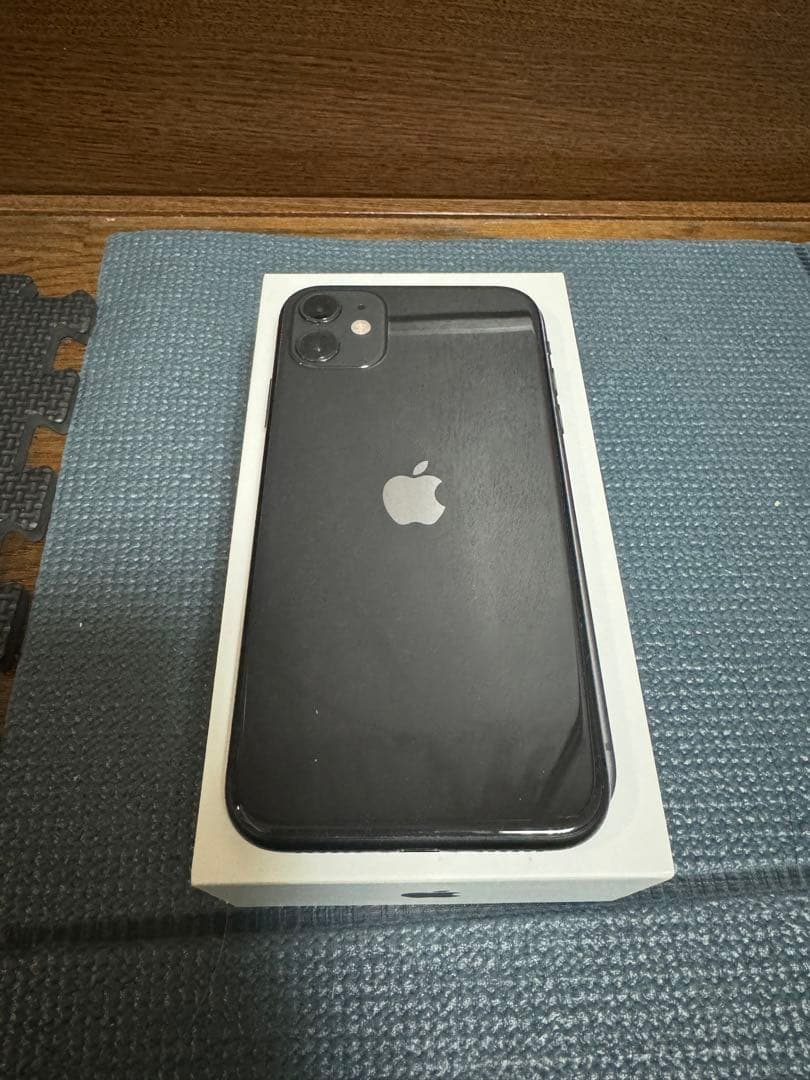 iPhone 11 ブラック 128 GB au