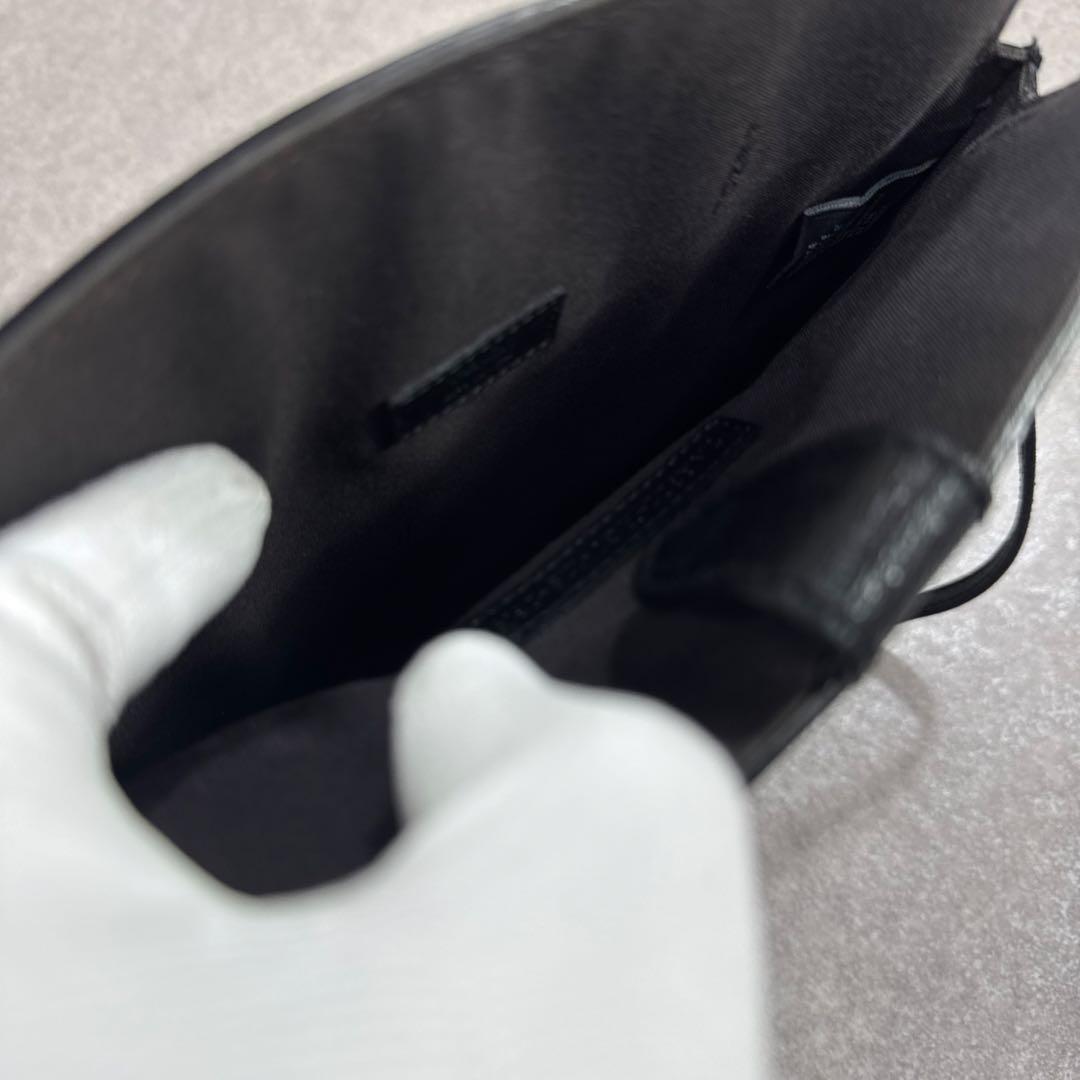 FENDI レザー タブレットケース ショルダーストラップ ギャランティカード付