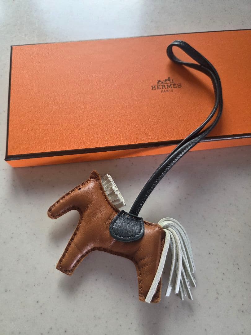 HERMES ロデオ　チャーム 　ブラウン