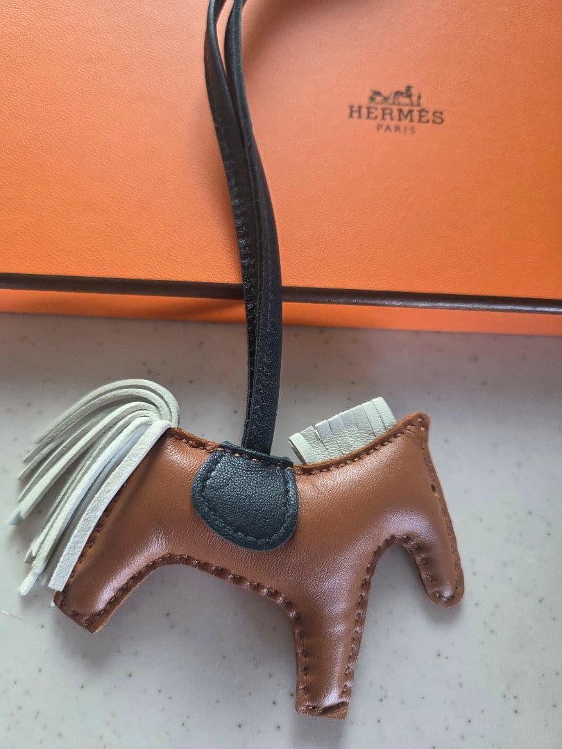 HERMES ロデオ　チャーム 　ブラウン