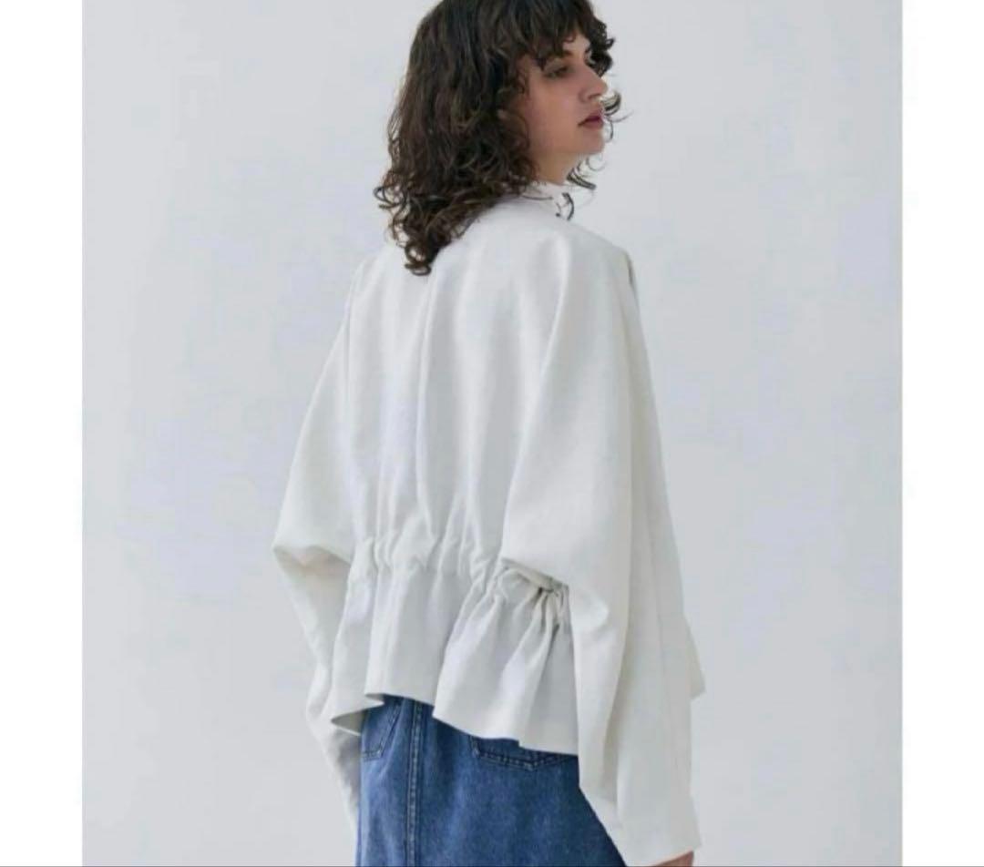 ベイジ ノーカラードルマンジャケット