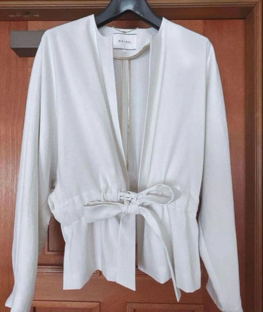 ベイジ ノーカラードルマンジャケット