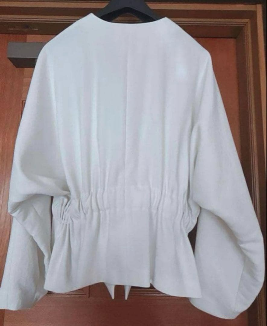 ベイジ ノーカラードルマンジャケット