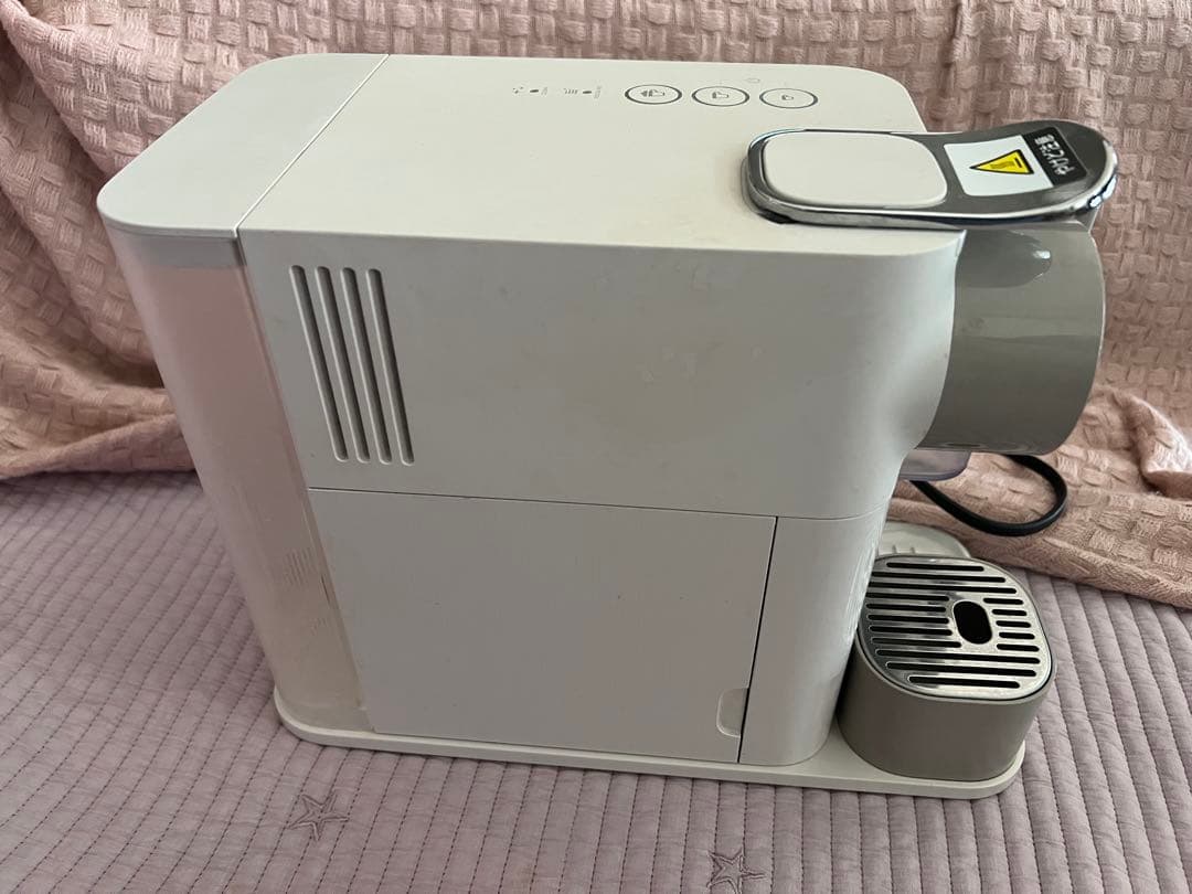 ラティシマワン　湯垢洗浄剤付　（ネスプレッソ　エスプレッソマシン）