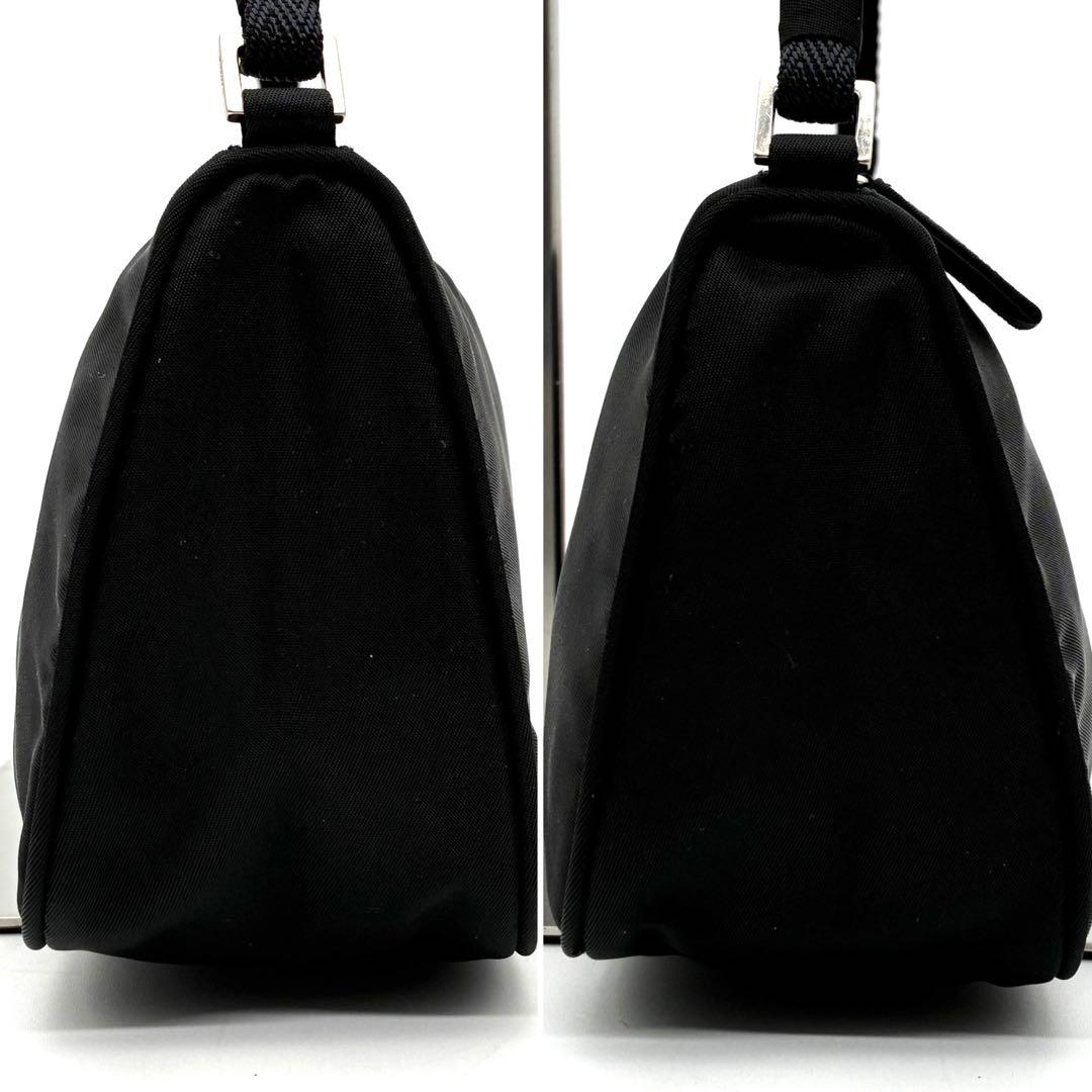 未使用保管品 プラダ アクセサリーポーチ 三角ロゴ 白タグ ハンドバッグ 黒