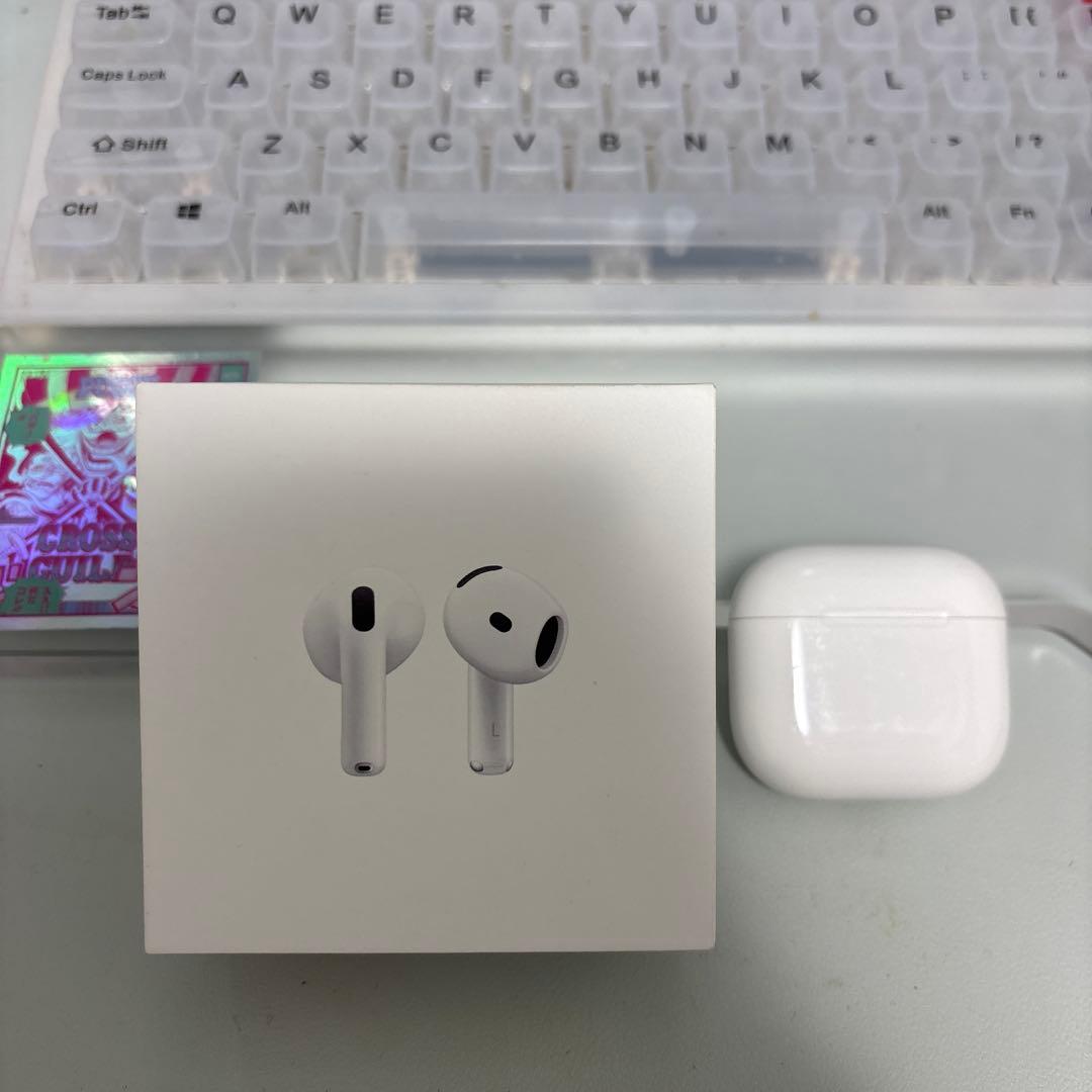 Apple AirPods 4 本体 充電ケース付き