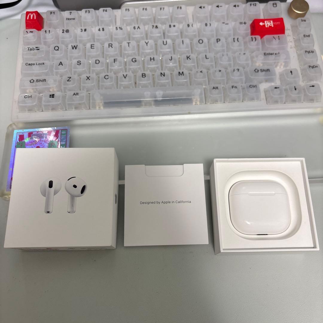 Apple AirPods 4 本体 充電ケース付き