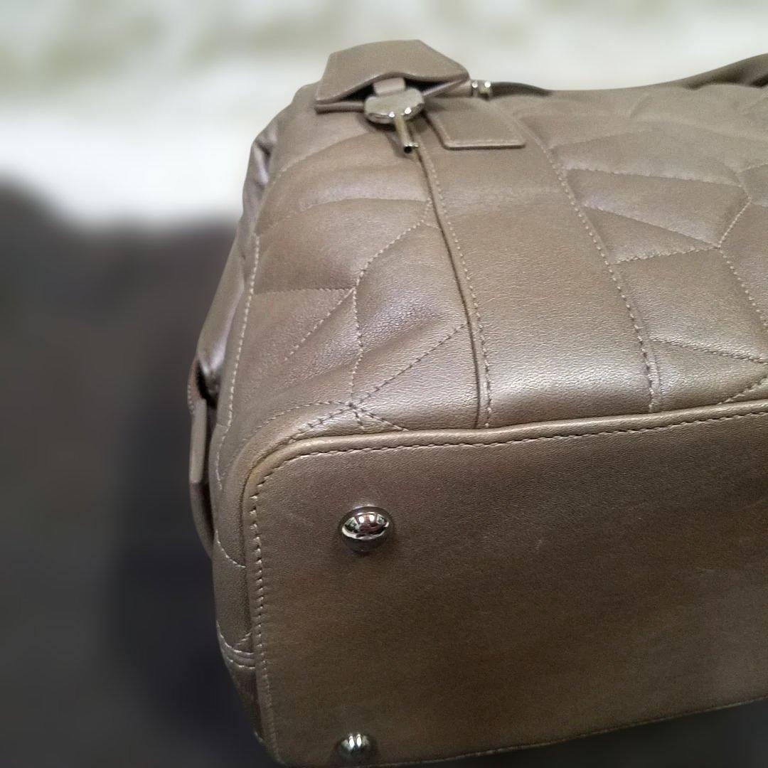 【極美品・イタリア製】AKRIS ミニボストンバッグ キルティング レザー 鍵付