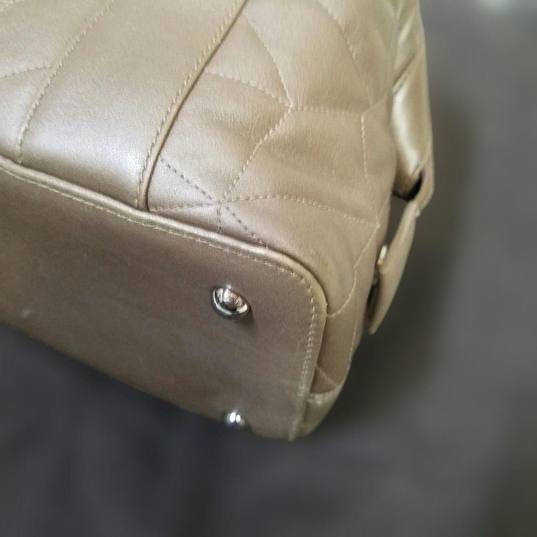 【極美品・イタリア製】AKRIS ミニボストンバッグ キルティング レザー 鍵付