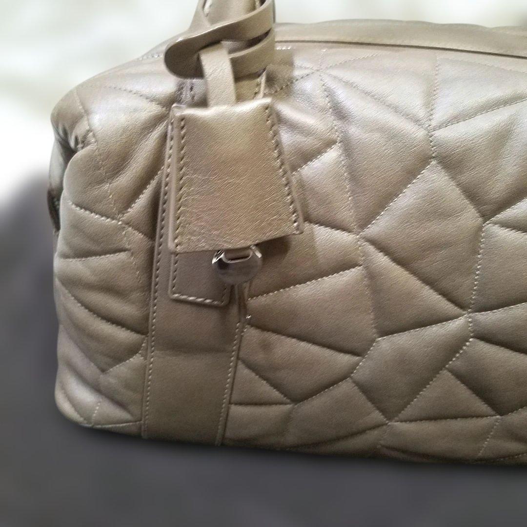 【極美品・イタリア製】AKRIS ミニボストンバッグ キルティング レザー 鍵付