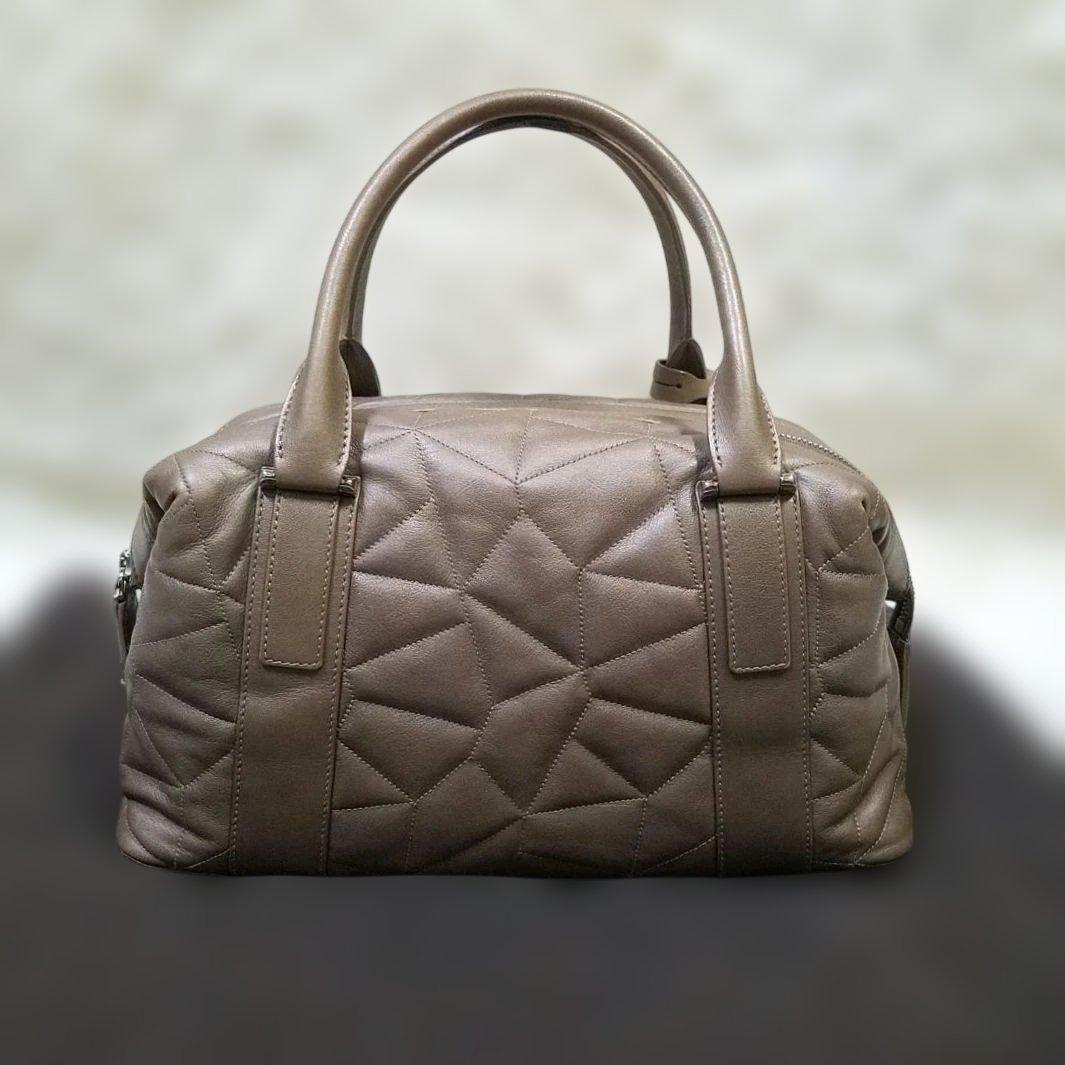 【極美品・イタリア製】AKRIS ミニボストンバッグ キルティング レザー 鍵付