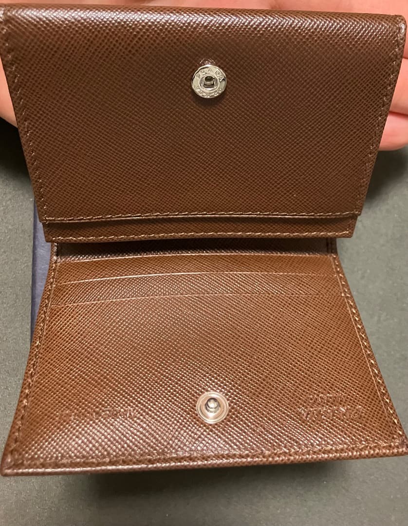 【カイト】PRADAカードケース CACAO 未使用 箱 ギャラ付き