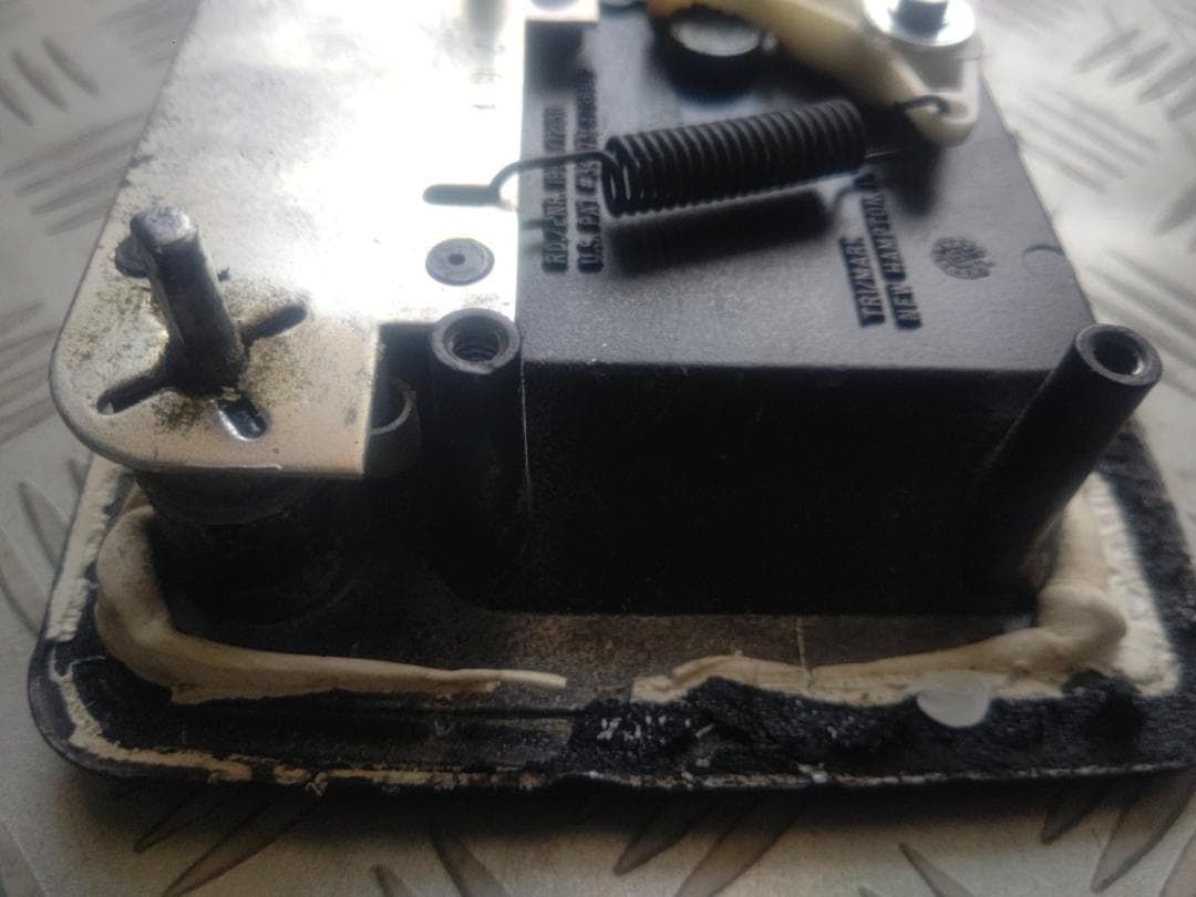 100点マウンテン　Trimark ドアラッチ ※鍵なし (中古)