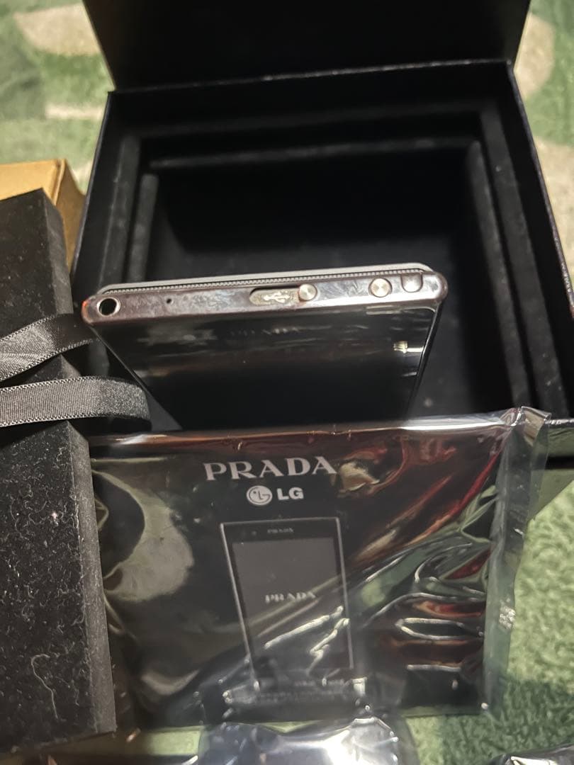 【未使用品】PRADA phone by LG L-02D ブラック#スマホ