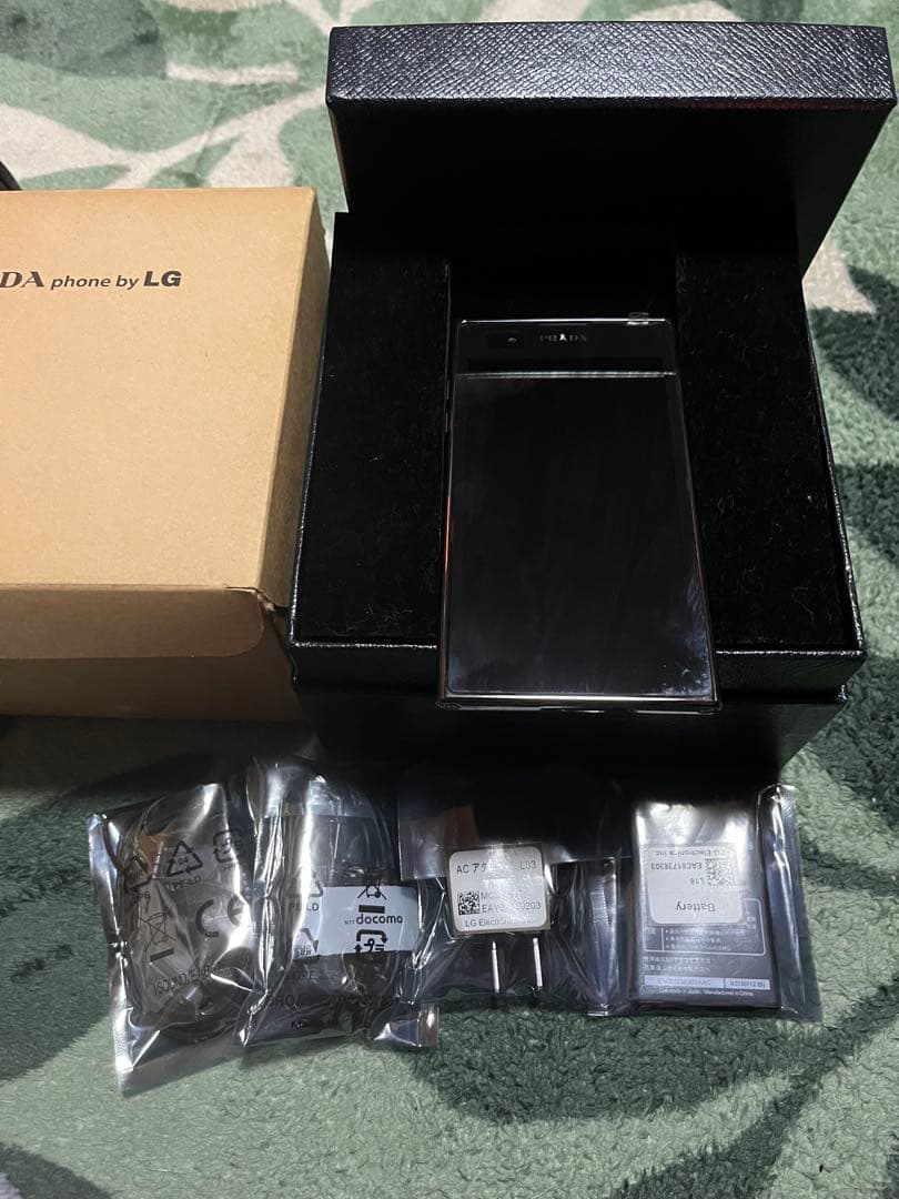 【未使用品】PRADA phone by LG L-02D ブラック#スマホ