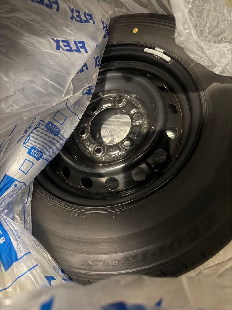 8型ハイエースワゴン新車外しタイヤホイール4本セット