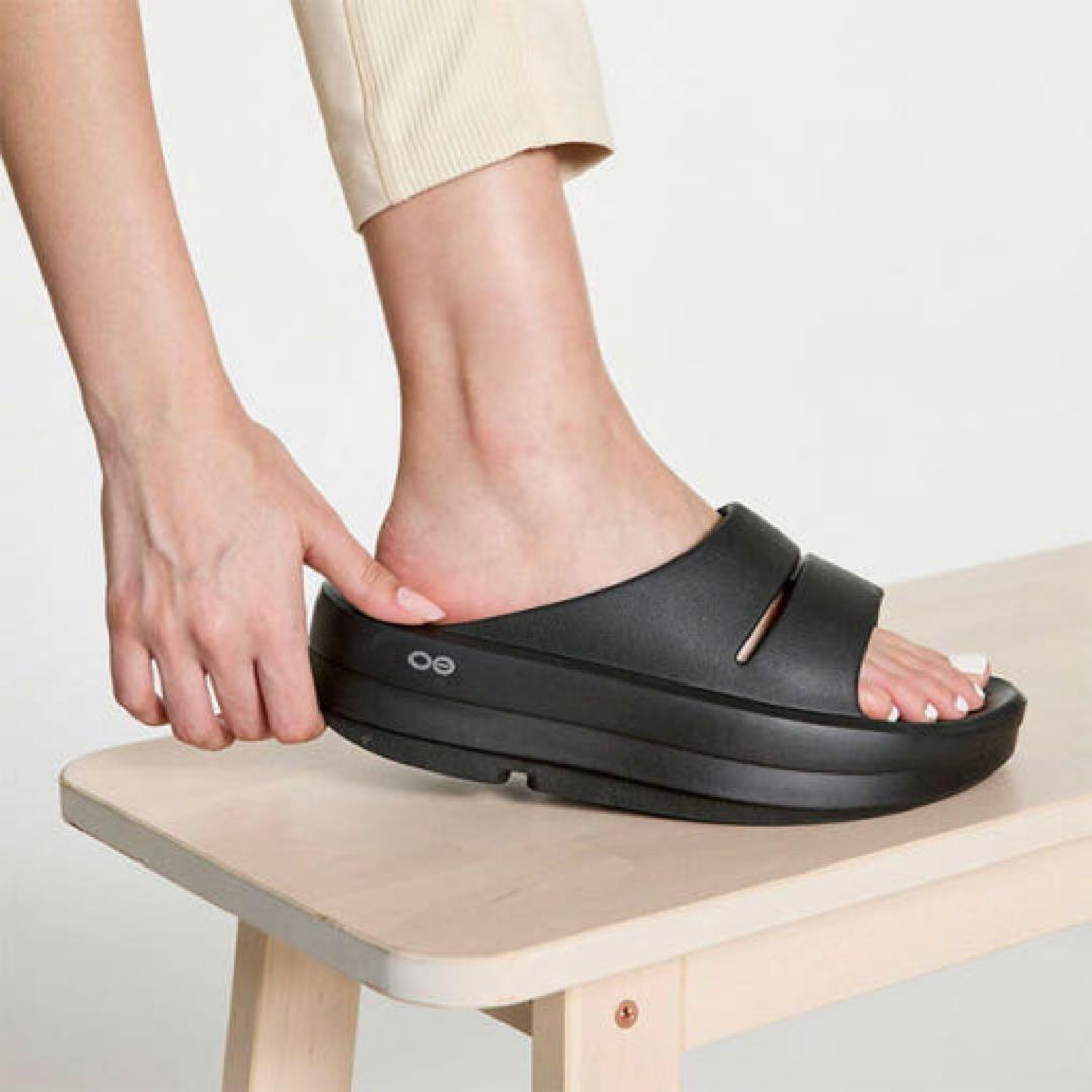 【新品未使用】OOFOS OOmega OOahh Women ブラック 23㎝