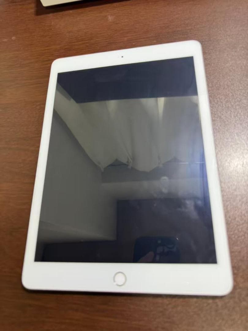 iPad 第７世代 シルバー 128GB wifi・cellularモデル