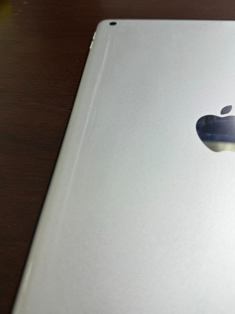 iPad 第７世代 シルバー 128GB wifi・cellularモデル