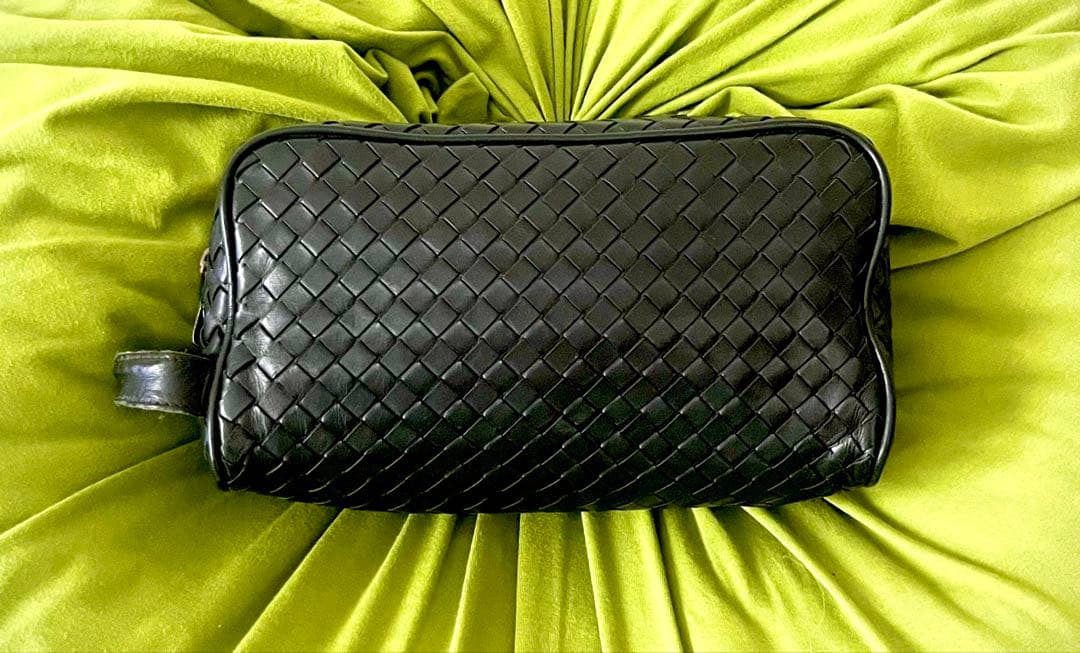 BOTTEGA VENETA ボッテガヴェネタ セカンドバッグイントレチャート黒