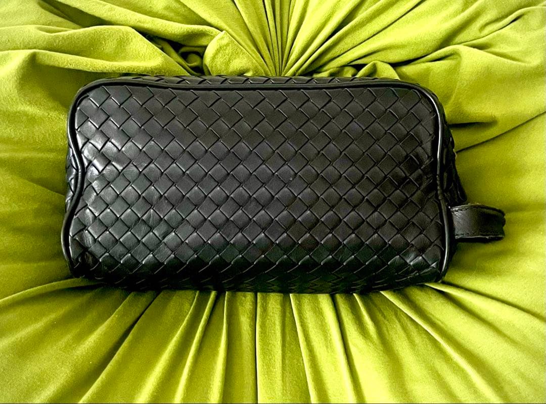 BOTTEGA VENETA ボッテガヴェネタ セカンドバッグイントレチャート黒